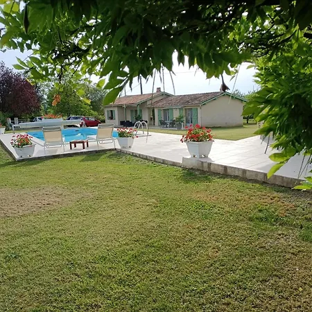 Les Volets Verts Bed & Breakfast