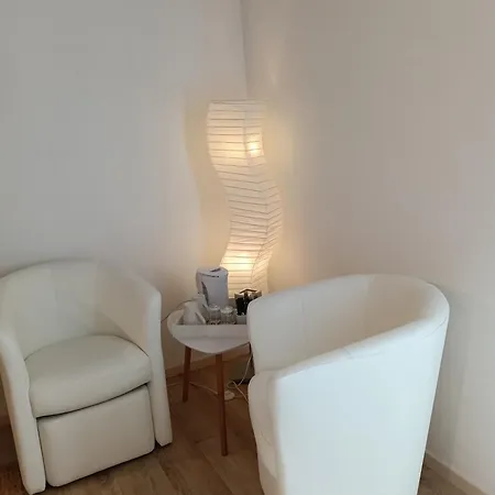 Les Volets Verts Bed & Breakfast