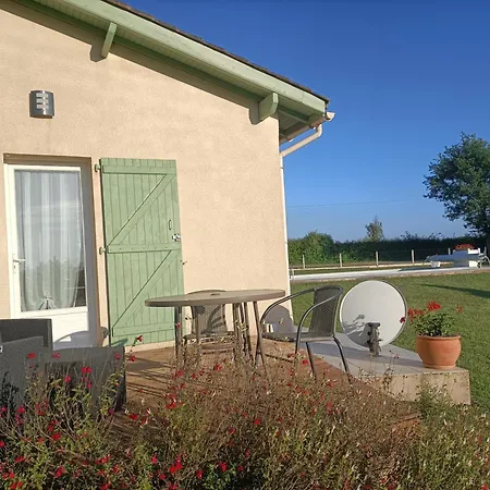 Les Volets Verts Bed and Breakfast