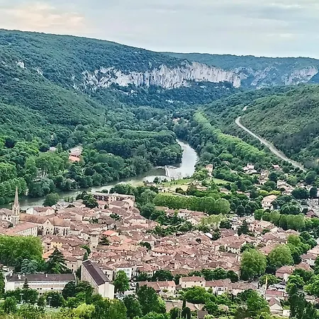Les Volets Verts Couette-café Saint-Antonin