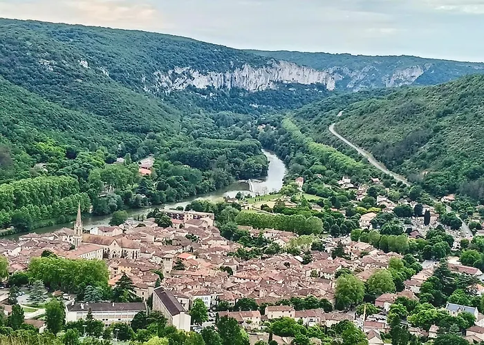 Les Volets Verts Couette-café Saint-Antonin
